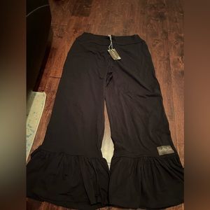 NWT women’s black Matilda Jane big ruffles size large